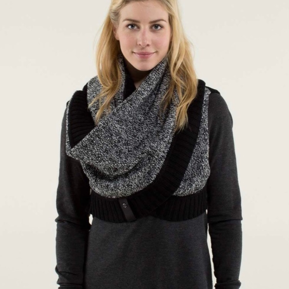 Lululemon Vinyasa Infinity Scarf with Arm Holes